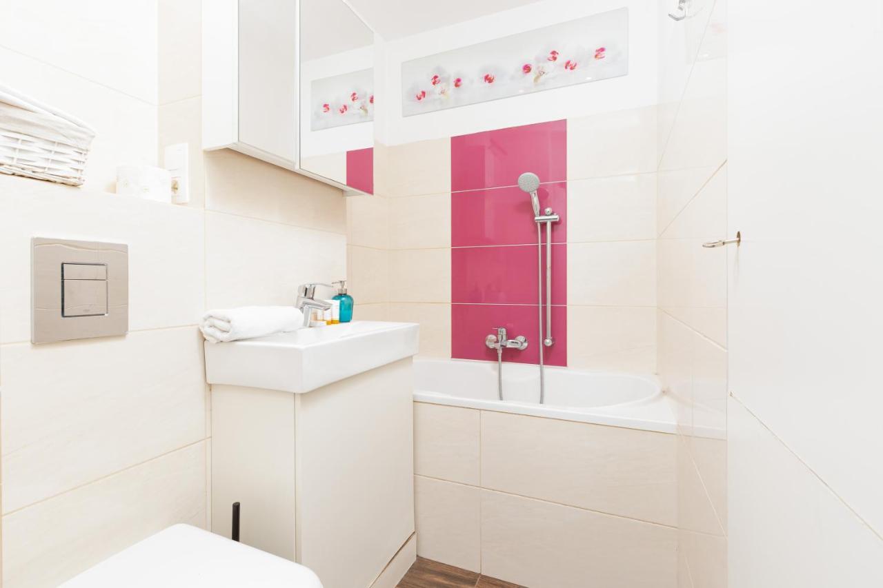 Apartments Warsaw Grzybowska By Noclegi Renters Екстериор снимка