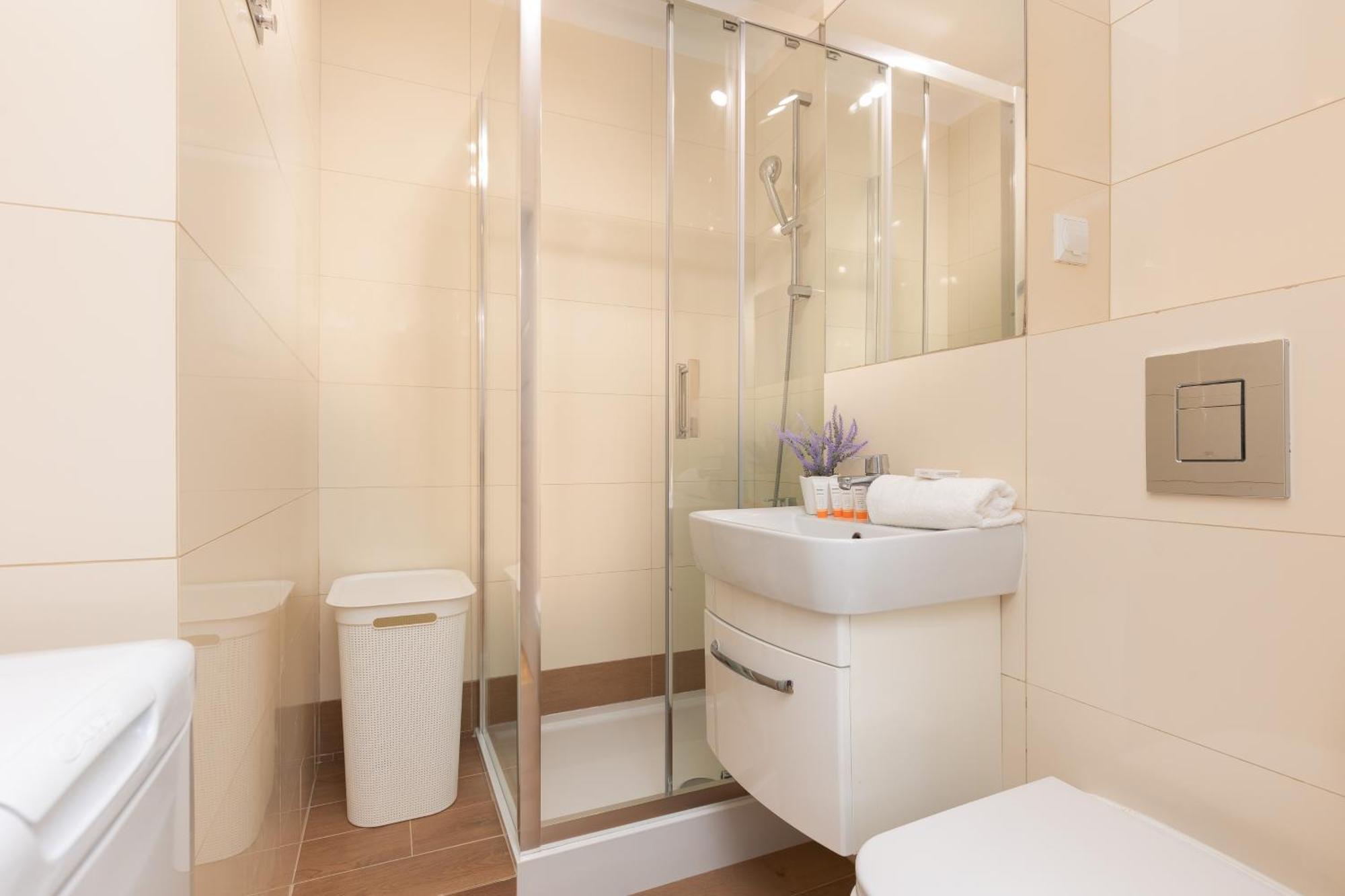 Apartments Warsaw Grzybowska By Noclegi Renters Екстериор снимка